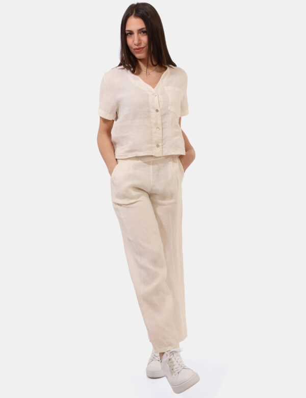 Pantaloni Rue De Clerie Beige - Pantaloni in lino, larghi e leggeri, in total beige e con tasche a taglio trasversale. La ve