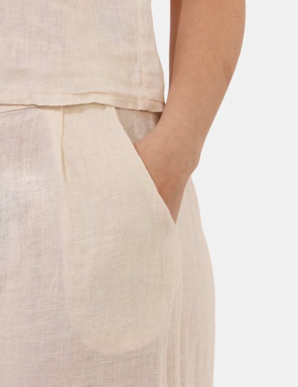 Pantaloni Rue De Clerie Beige - Pantaloni in lino, larghi e leggeri, in total beige e con tasche a taglio trasversale. La ve