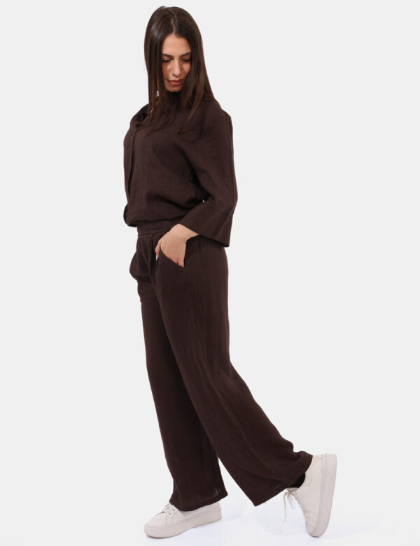Pantaloni Rue De Clerie Marrone - Pantaloni in lino, larghi e leggeri, in total marrone e con tasche a taglio trasversale. L