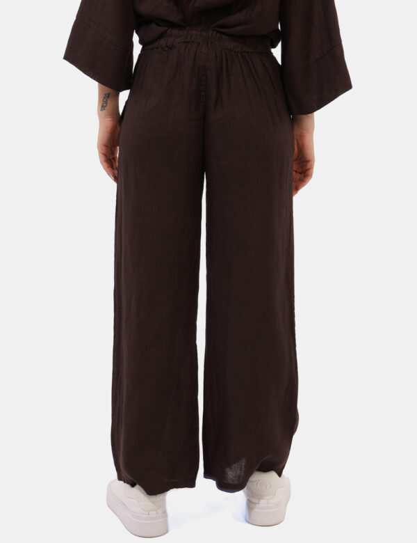 Pantaloni Rue De Clerie Marrone - Pantaloni in lino, larghi e leggeri, in total marrone e con tasche a taglio trasversale. L
