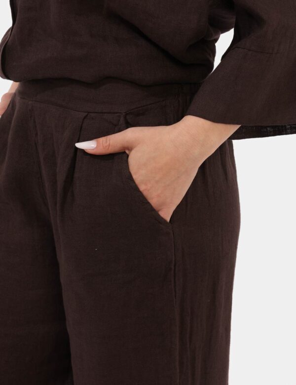 Pantaloni Rue De Clerie Marrone - Pantaloni in lino, larghi e leggeri, in total marrone e con tasche a taglio trasversale. L