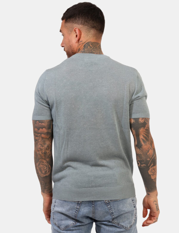 Maglia Yes Zee Azzurro - Maglia classica a maniche corte, in total azzurro chiaro con tessuto lavorato. La vestibilità è mor