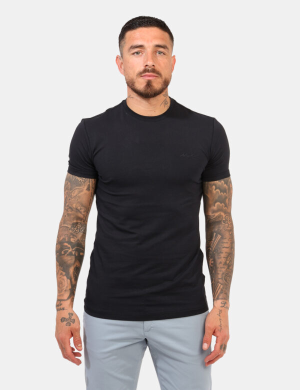 T-shirt Antony Morato Blu - T-shirt classica in total blu navy con piccola stampa logo brand. La vestibilità è morbida e reg
