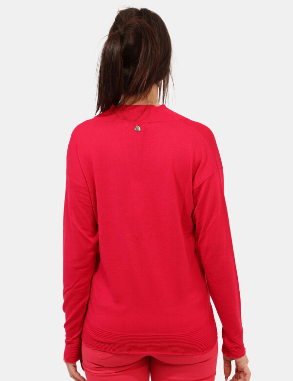 Maglia Rue De Clerie Rosso - Maglia leggera, a maniche lunghe, con scollo a V, in total rosso lampone. La vestibilità è morb