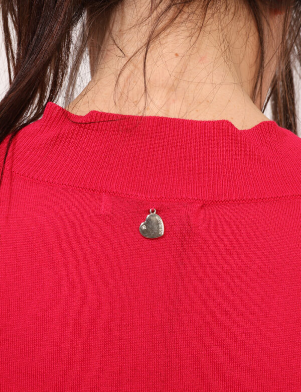 Maglia Rue De Clerie Rosso - Maglia leggera, a maniche lunghe, con scollo a V, in total rosso lampone. La vestibilità è morb