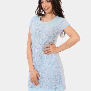 Vestito Sandro Ferrone Azzurro - Vestito a manica corta in total azzurro celeste con ricamo in rilievo sul fronte. La vestib