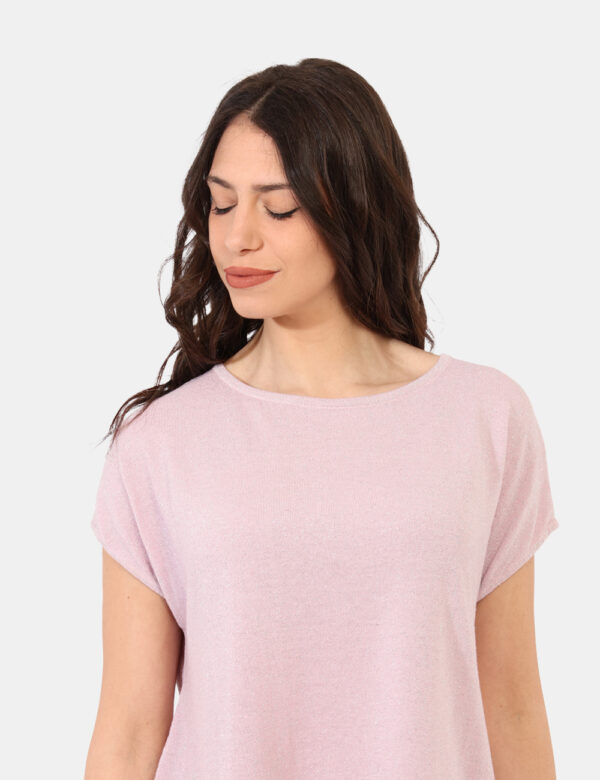 Maglia Sandro Ferrone Rosa - Maglia a maniche corte, in total rosa con filo lurex argentato. La vestibilità è morbida e rego