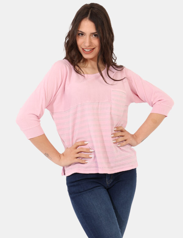 Maglia Sandro Ferrone Rosa - Maglia a maniche lunghe in total rosa con righe in filo lurex argentato. Presenta un taschino s