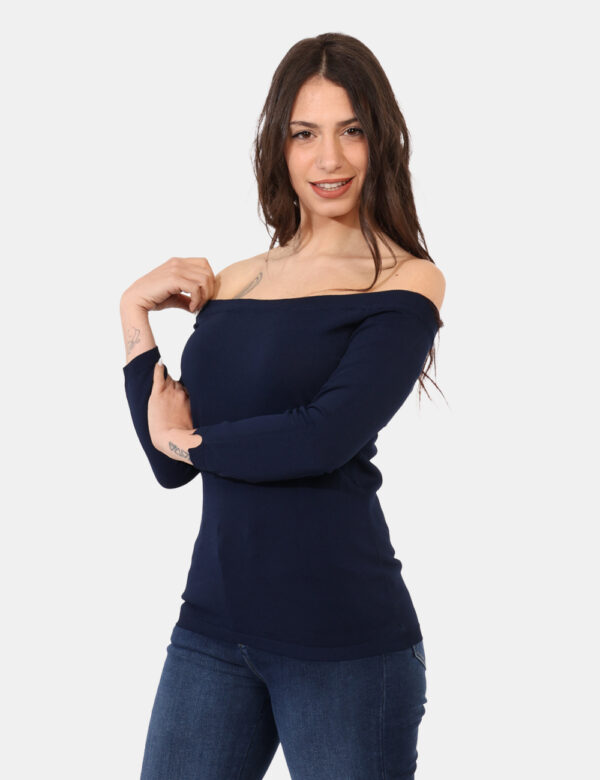 Maglia Sandro Ferrone Blu - Maglione con scollo a barchetta in total blu. La vestibilità è morbida e regolare. La maglia è a