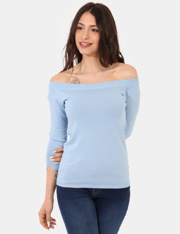 Maglia Sandro Ferrone Azzurro - Maglione con scollo a barchetta in total azzurro celeste. La vestibilità è morbida e regolar