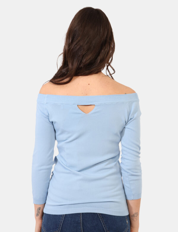 Maglia Sandro Ferrone Azzurro - Maglione con scollo a barchetta in total azzurro celeste. La vestibilità è morbida e regolar