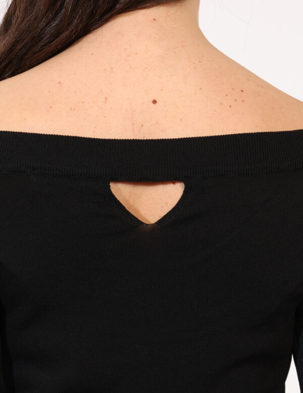 Maglia Sandro Ferrone Nero - Maglione con scollo a barchetta in total nero. La vestibilità è morbida e regolare. La maglia è