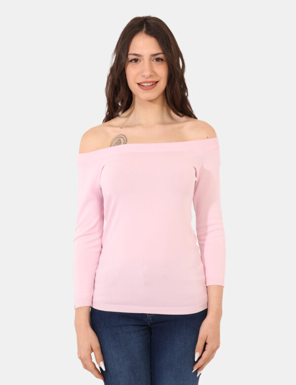 Maglia Sandro Ferrone Rosa - Maglione con scollo a barchetta in total rosa. La vestibilità è morbida e regolare. La maglia è