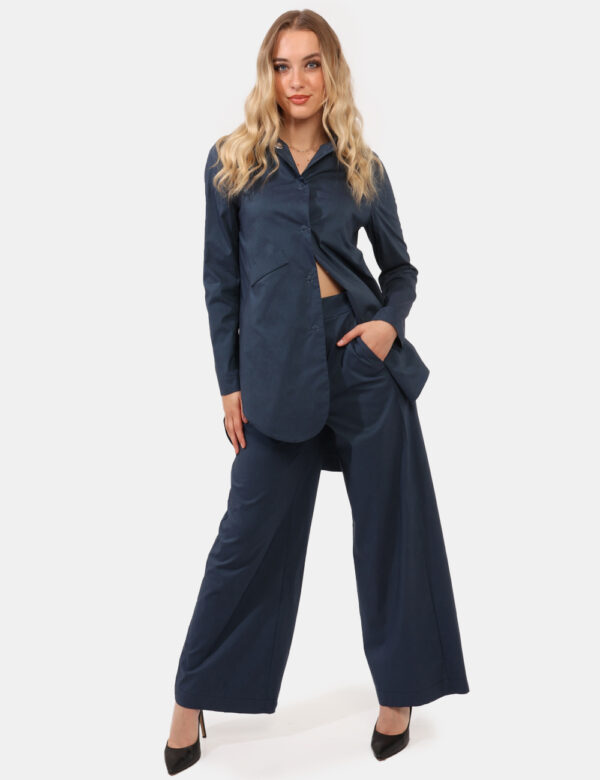Pantaloni Rue De Clerie Blu - Pantaloni eleganti e leggeri con tasche a taglio trasversale in total blu denim. La vestibilit