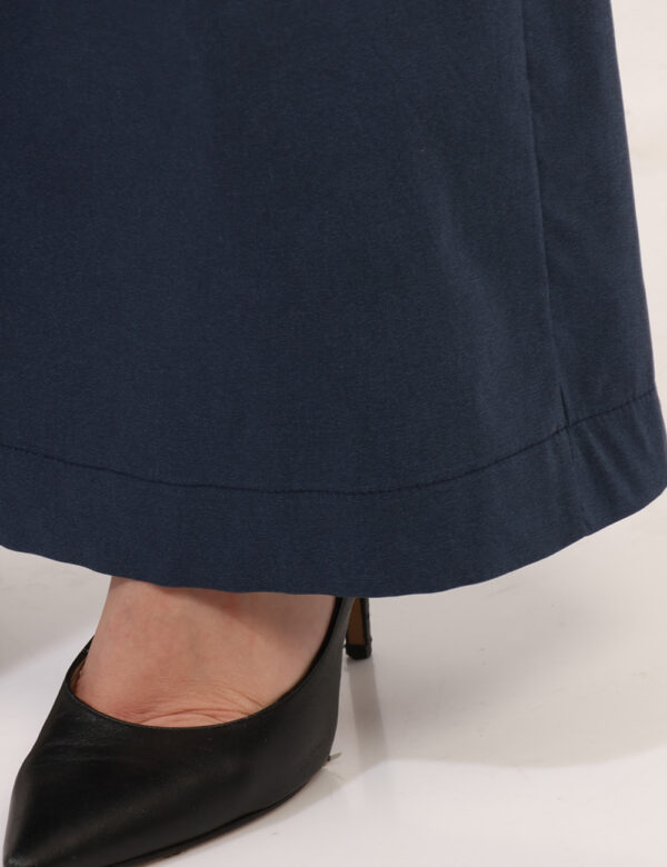 Pantaloni Rue De Clerie Blu - Pantaloni eleganti e leggeri con tasche a taglio trasversale in total blu denim. La vestibilit