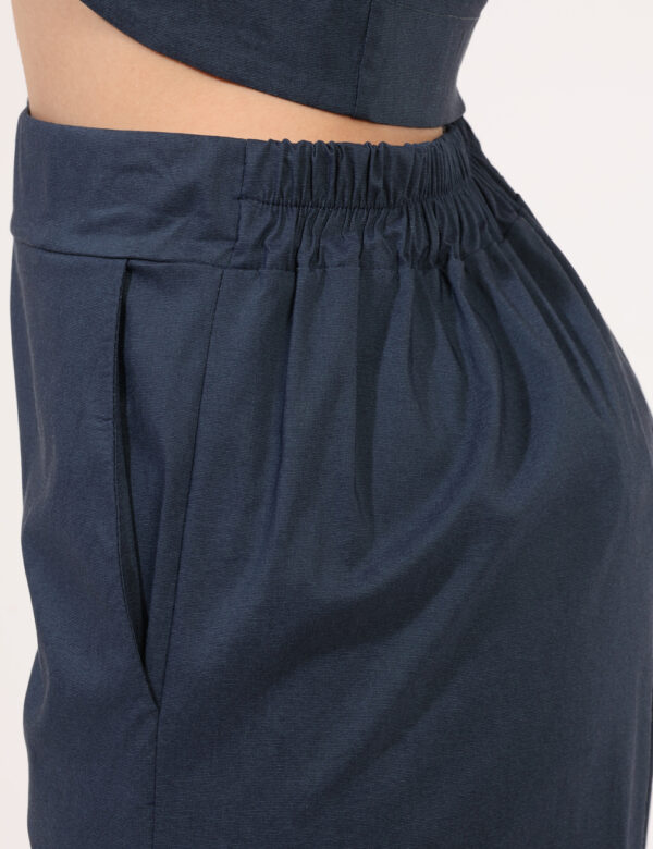 Pantaloni Rue De Clerie Blu - Pantaloni eleganti e leggeri con tasche a taglio trasversale in total blu denim. La vestibilit