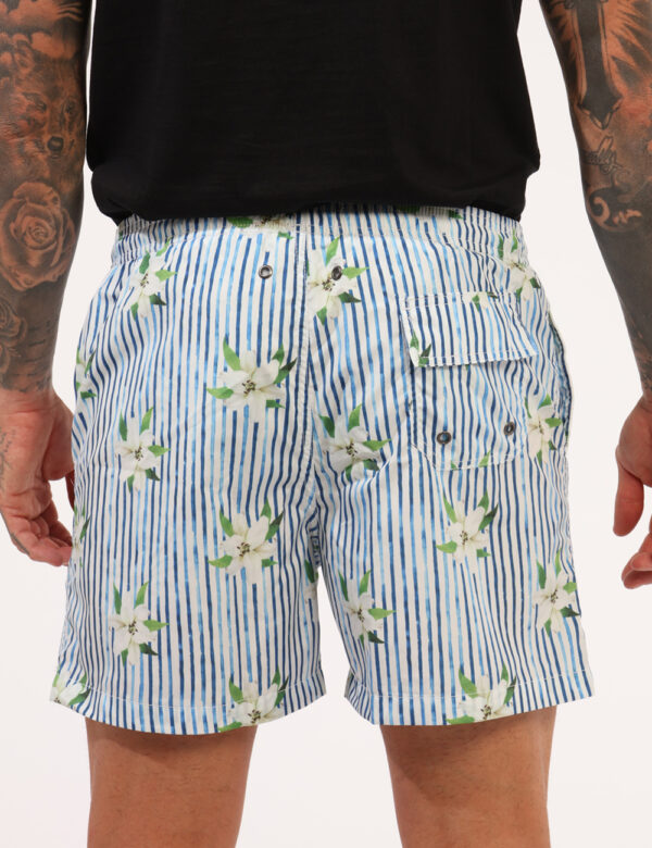 Costume Goha Fantasia - Costume modello boxer in fantasia rigata bianco e blu con stampa allover fiori in tinta coordinata.