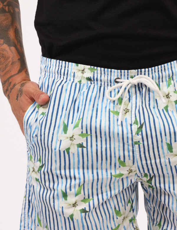 Costume Goha Fantasia - Costume modello boxer in fantasia rigata bianco e blu con stampa allover fiori in tinta coordinata.