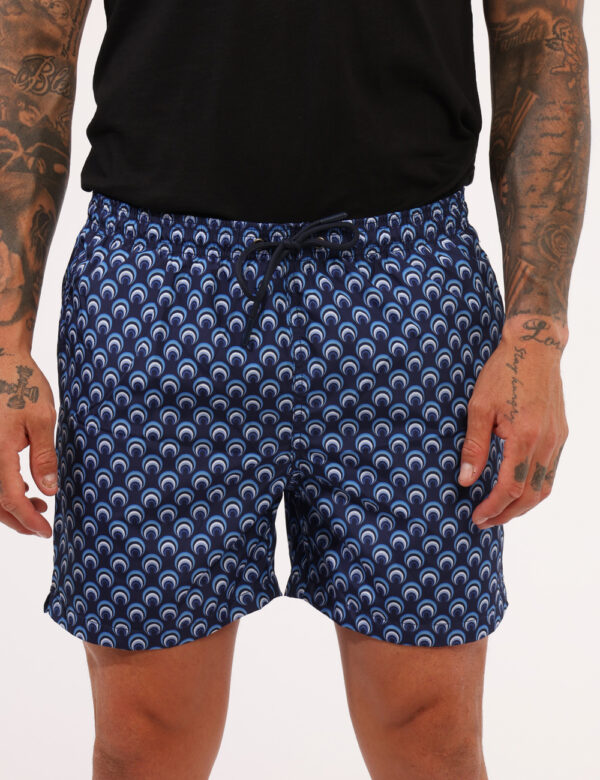 Costume Goha Blu - Costume modello boxer su base blu con stampa allover in tinta coordinata. Presenti tasche a taglio trasve