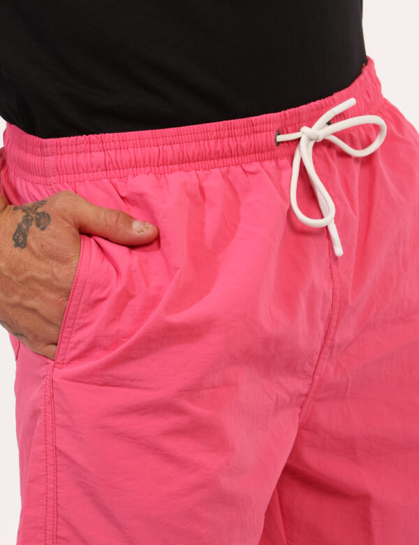 Costume Goha Rosa - Costume modello boxer in total rosa. Presenti tasche a taglio trasversale sul fronte e tasca a toppa sul