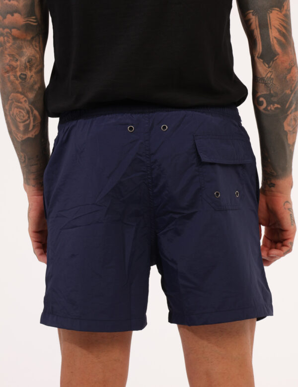 Costume Goha Blu - Costume modello boxer in total blu. Presenti tasche a taglio trasversale sul fronte e tasca a toppa sul r