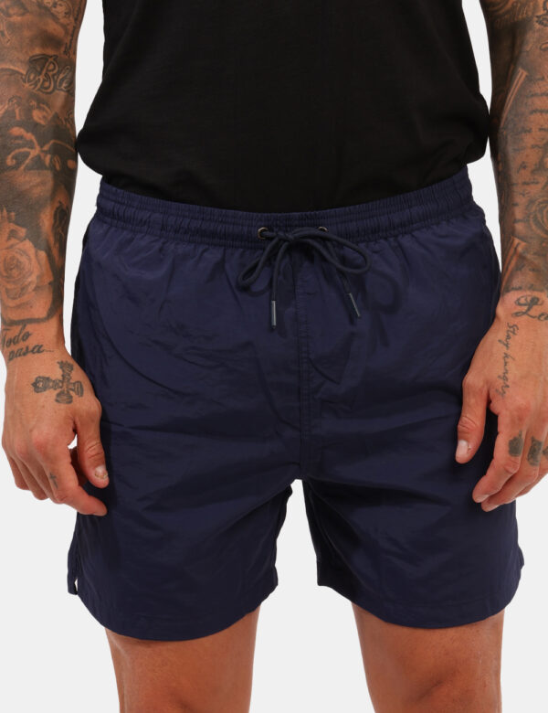 Costume Goha Blu - Costume modello boxer in total blu. Presenti tasche a taglio trasversale sul fronte e tasca a toppa sul r