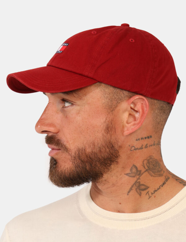 Cappello con visiera Tommy Hilfiger Rosso - Cod. art. AM0AM12020 SZVi ricordiamo che tutti i nostri articoli sono originali.