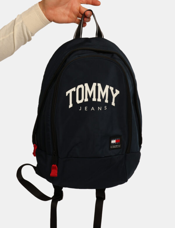 Zaino Tommy Hilfiger Blu - Cod. art. AM0AM12129 SZVi ricordiamo che tutti i nostri articoli sono originali.