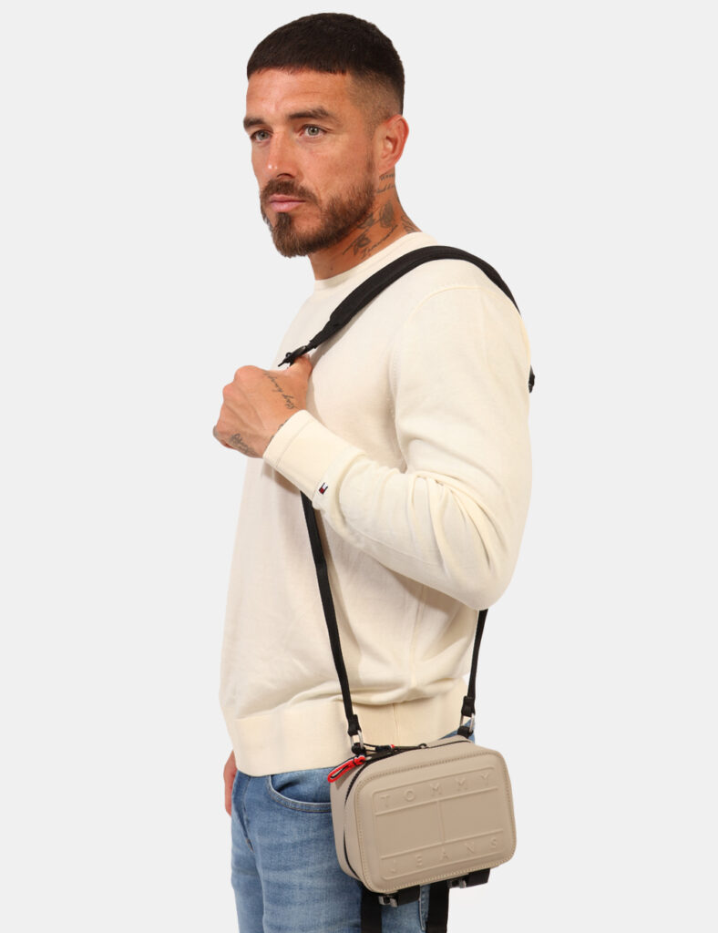Borsello Tommy Hilfiger Beige - Cod. art. AM0AM12134 SZVi ricordiamo che tutti i nostri articoli sono originali.