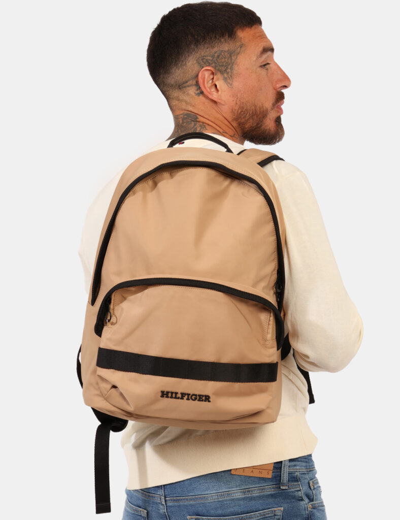 Zaino Tommy Hilfiger Beige - Cod. art. AM0AM12202 SZVi ricordiamo che tutti i nostri articoli sono originali.