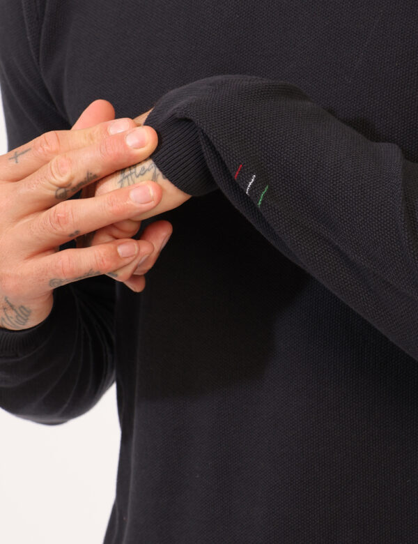 Maglione leggero Aeronautica Italiana Blu - Maglione leggero in total blu con trama lavorata. La vestibilità è morbida e reg