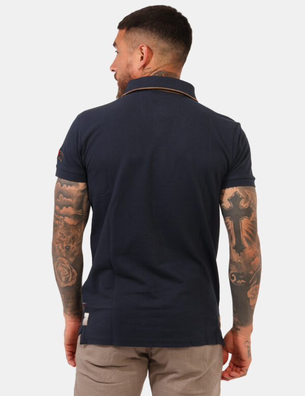 Polo Aeronautica Italiana Blu - Polo classica in total blu con doppio patch logo brand e dettagli coordinati. La vestibilità