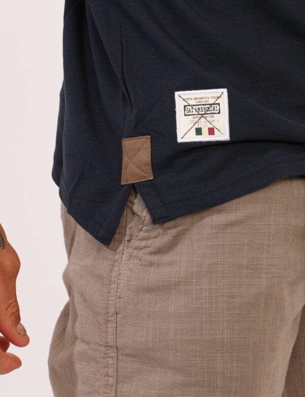 Polo Aeronautica Italiana Blu - Polo classica in total blu con doppio patch logo brand e dettagli coordinati. La vestibilità