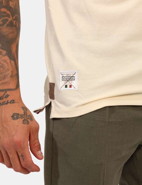 Polo Aeronautica Italiana Panna - Polo classica in total bianco panna con doppio patch logo brand e dettagli coordinati. La