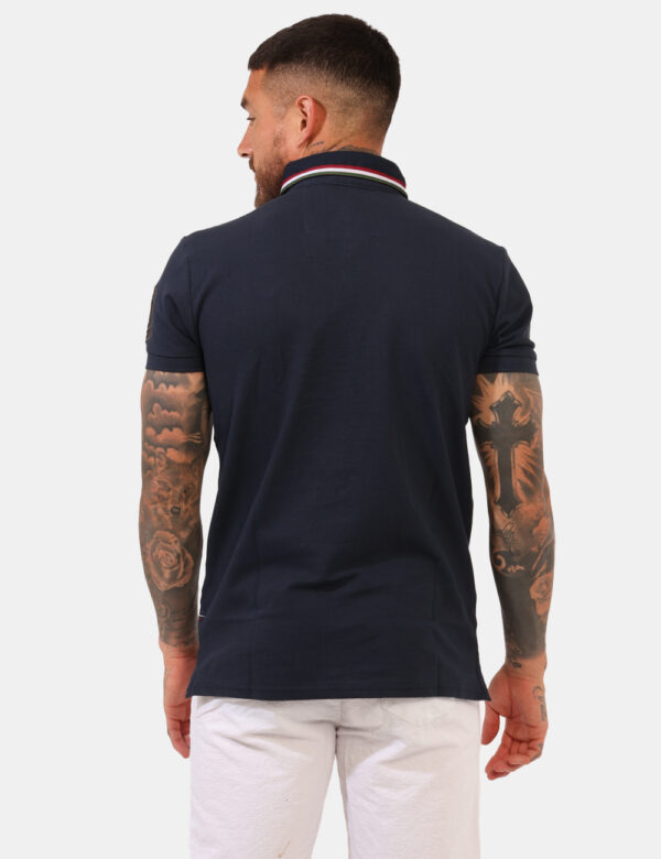 Polo Aeronautica Italiana Blu - Polo classica in total blu con doppio patch logo brand e dettagli coordinati. La vestibilità
