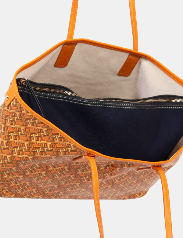Borsa Tommy Hilfiger Arancione - Cod. art. AW0AW15971 SZVi ricordiamo che tutti i nostri articoli sono originali.