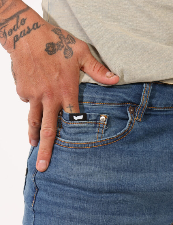 Bermuda jeans Gas Jeans - Bermuda in jeans, con tasche sagomate sul fornte e tasche a toppa sul retro. La vestibilità è morb