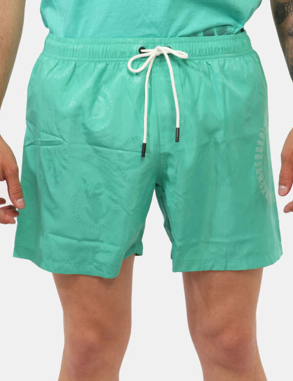 Costume Bikkembergs Verde - Costume modello boxer su base verde acquamarina con stampa brand bianca richiamata allover. Pres
