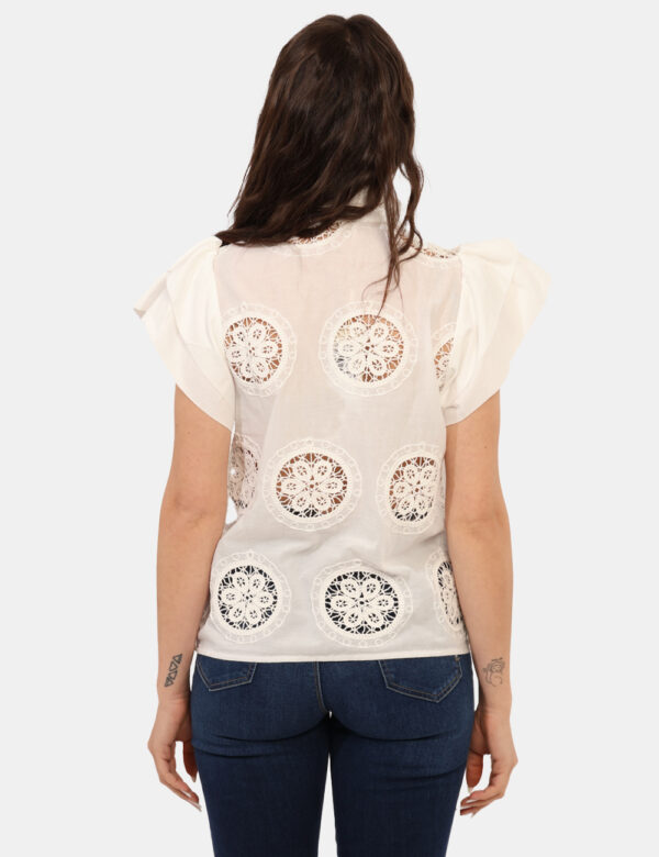 Camicia maniche corte Yes Zee Bianco - Camicia a maniche corte con volant, in total bianco con trama lavorata. La vestibilit