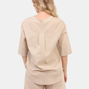 Camicia Yes Zee Beige - Camicia in misto cotone/lino, in total beige con scollo profondo e piccola spilletta in tinta. La ve