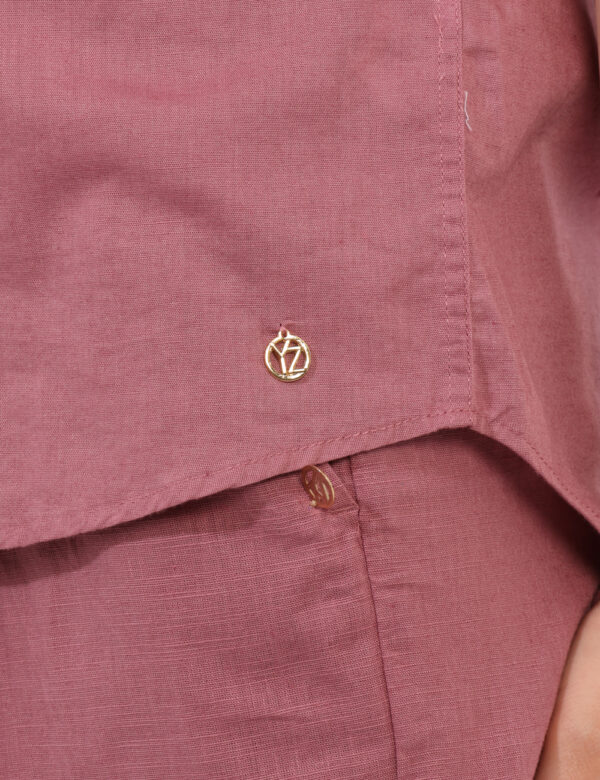 Camicia Yes Zee Rosa - Camicia in misto cotone/lino, in total rosa antico con scollo profondo e piccola spilletta in tinta.