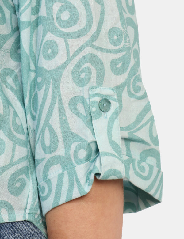 Camicia Yes Zee Azzurro - Camicia corta, con maniche a trequarti e su base azzurro acquamarina con stampa allover coordinata