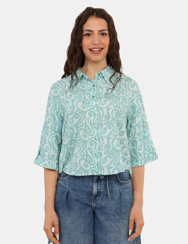 Camicia Yes Zee Azzurro - Camicia corta, con maniche a trequarti e su base azzurro acquamarina con stampa allover coordinata