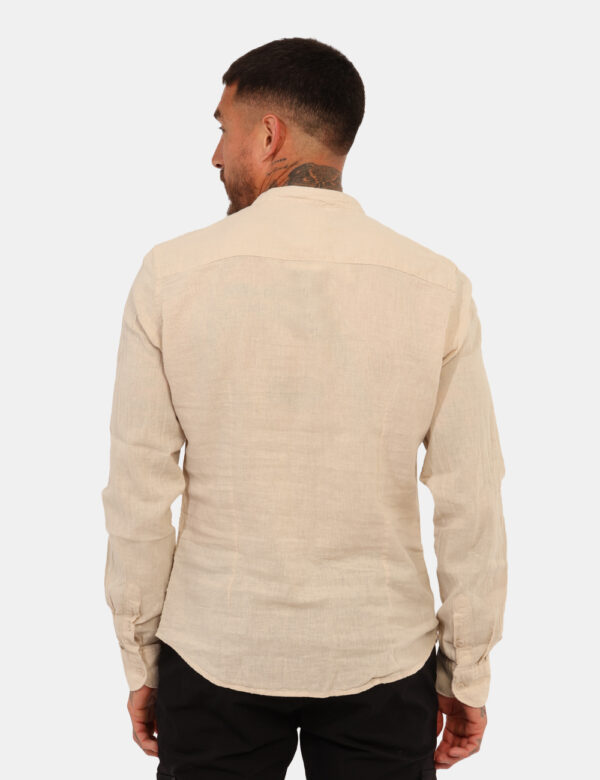 Camicia Yes Zee Beige - Camicia casual con colletto alla coreana ed in total beige. La vestibilità è morbida e pratica grazi