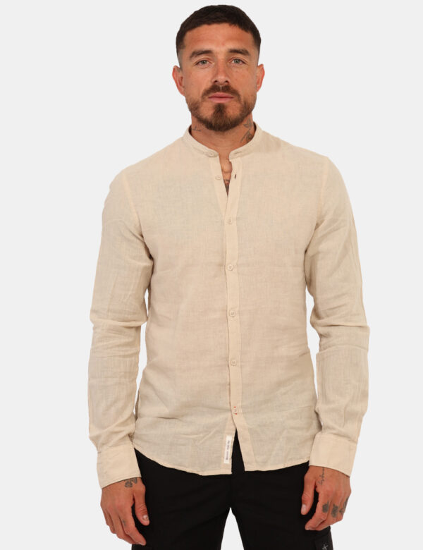 Camicia Yes Zee Beige - Camicia casual con colletto alla coreana ed in total beige. La vestibilità è morbida e pratica grazi