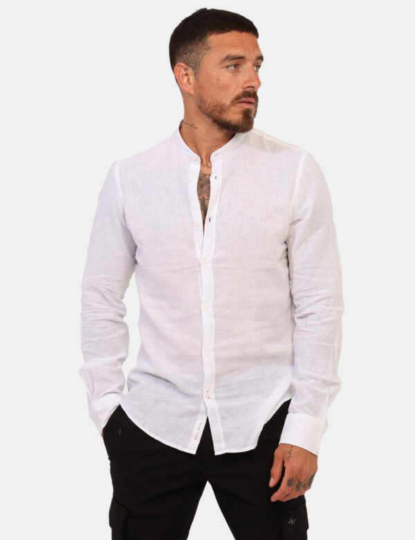 Camicia Yes Zee Bianco - Camicia casual con colletto alla coreana ed in total bianco. La vestibilità è morbida e pratica gra