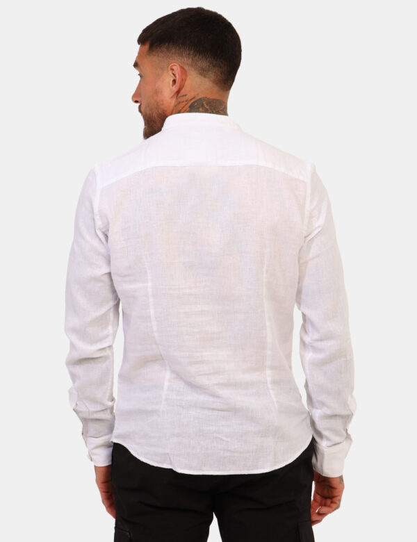 Camicia Yes Zee Bianco - Camicia casual con colletto alla coreana ed in total bianco. La vestibilità è morbida e pratica gra