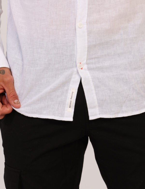 Camicia Yes Zee Bianco - Camicia casual con colletto alla coreana ed in total bianco. La vestibilità è morbida e pratica gra