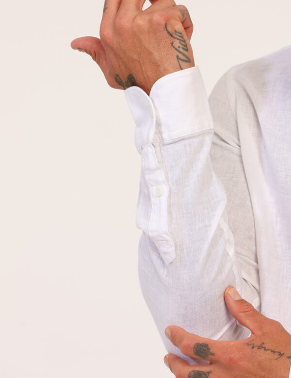 Camicia Yes Zee Bianco - Camicia casual con colletto alla coreana ed in total bianco. La vestibilità è morbida e pratica gra