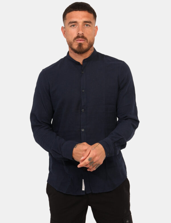 Camicia Yes Zee Blu - Camicia casual con colletto alla coreana ed in total blu navy. La vestibilità è morbida e pratica graz